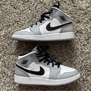 Air Jordan 1 Mid GS Light smoke grey